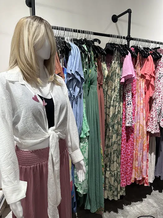 Vibrant Wave Boutique and Collectables 6