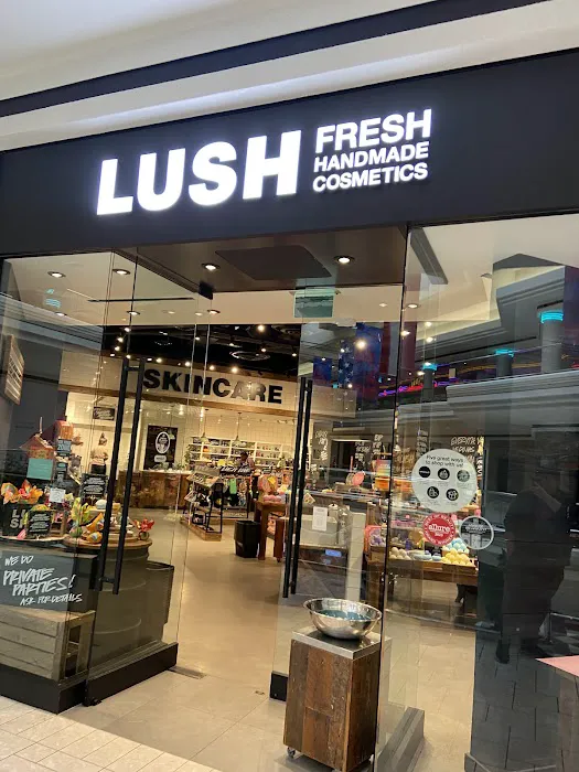 Lush Cosmetics MacArthur Center 0