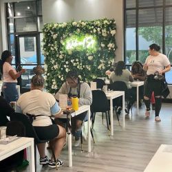 Wick and Sip Candle Lounge ico