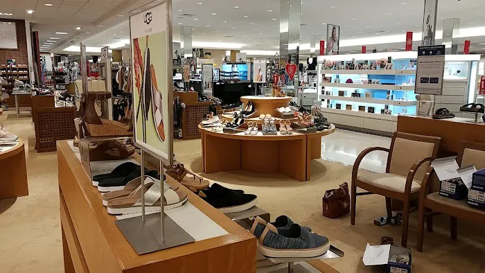 Dillard's: Greenbrier Mall 7