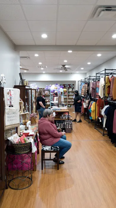 Aimaleigh's Boutique - Women's Clothing & Gift Shop in Chesapeake 1