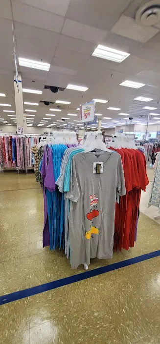 Roses Discount Store 4