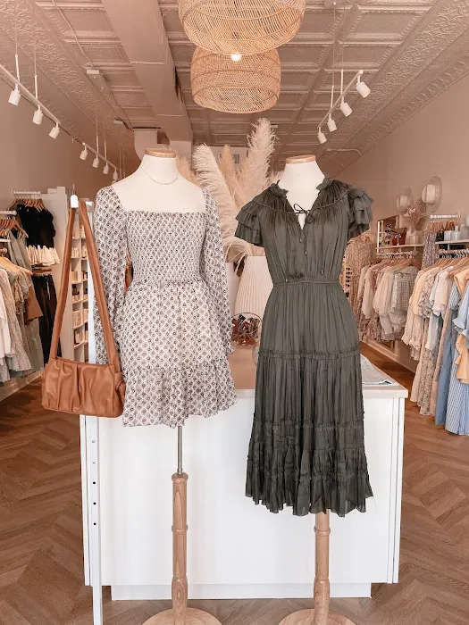 Traveling Chic Boutique 0
