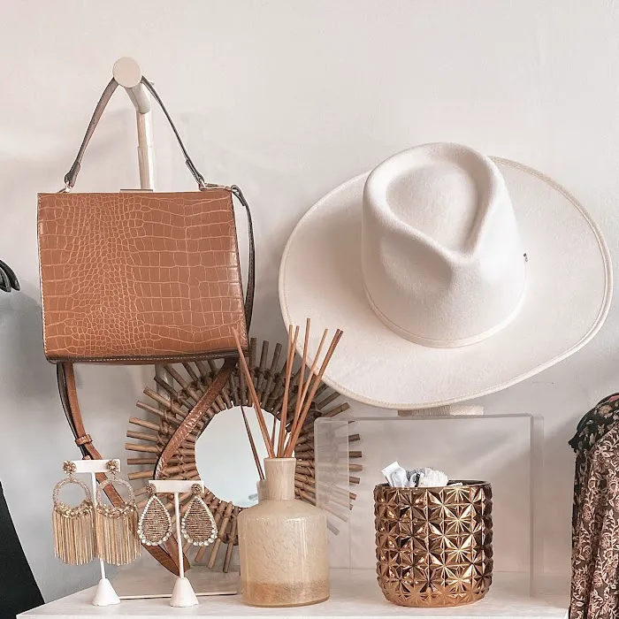 Traveling Chic Boutique 7