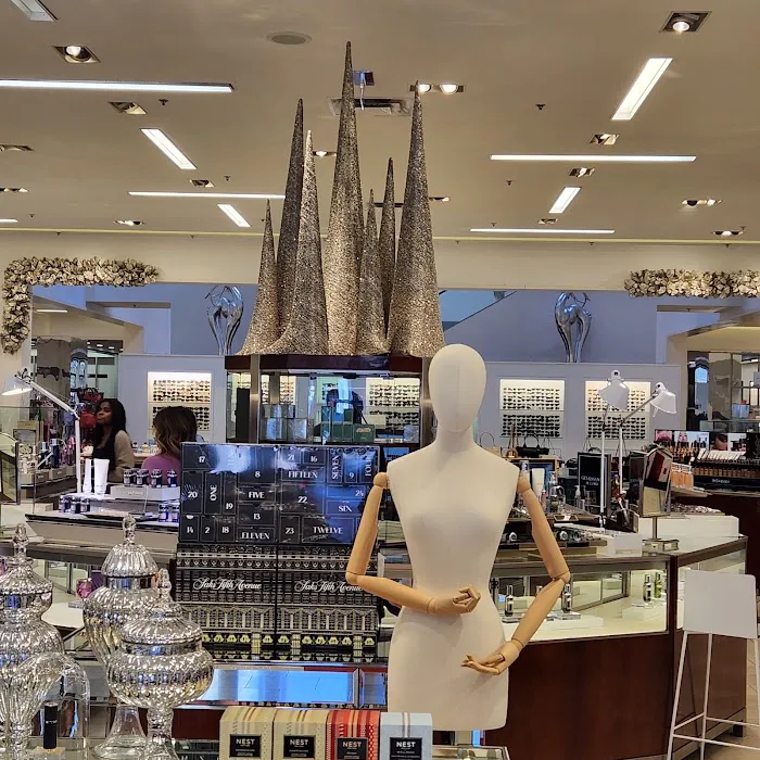 Saks Fifth Avenue 8