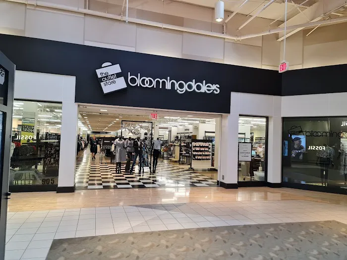 Bloomingdale's Outlet 0