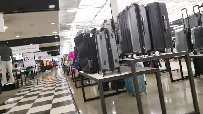 Bloomingdale's Outlet 4