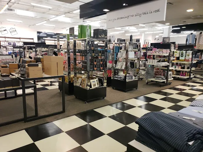 Bloomingdale's Outlet 7