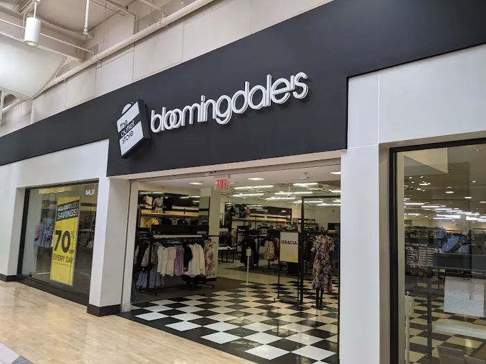 Bloomingdale's Outlet 9