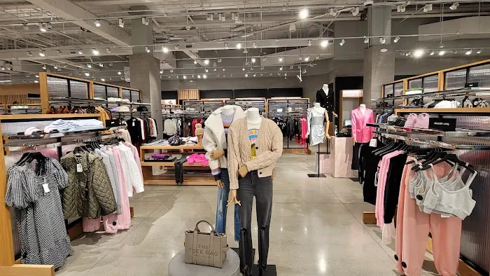 Bloomie's by Bloomingdale's 6