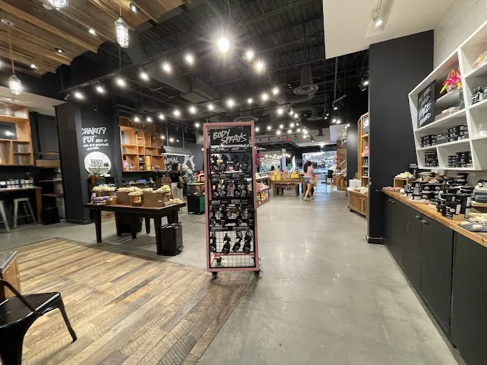 Lush Cosmetics Tyson Center 4