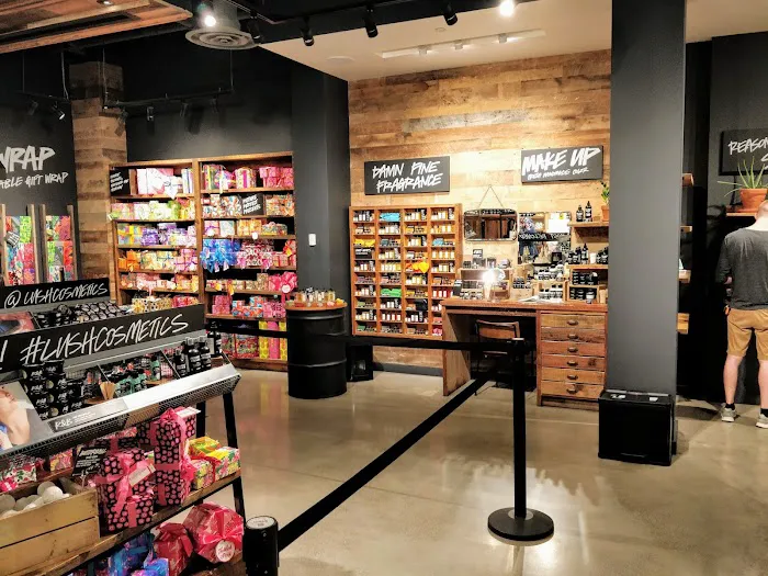 Lush Cosmetics Tyson Center 7