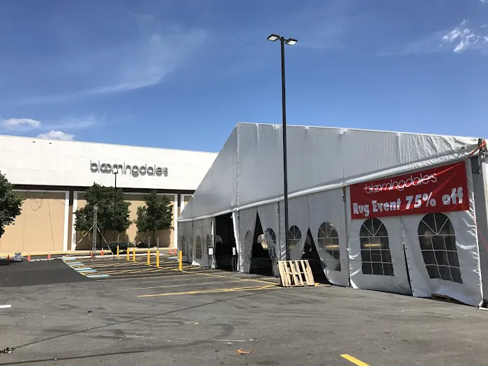 Bloomingdale's 0