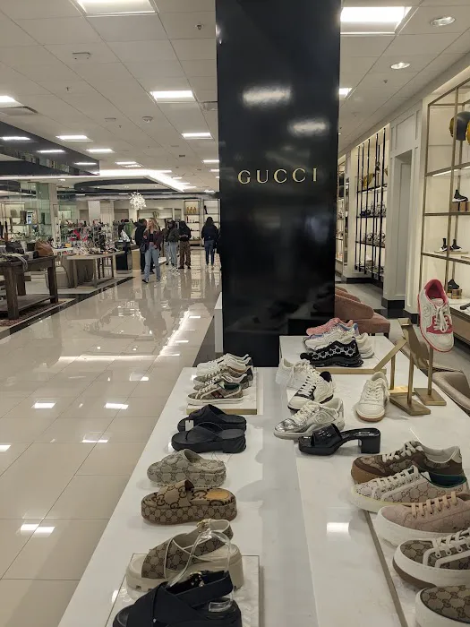 Bloomingdale's 6