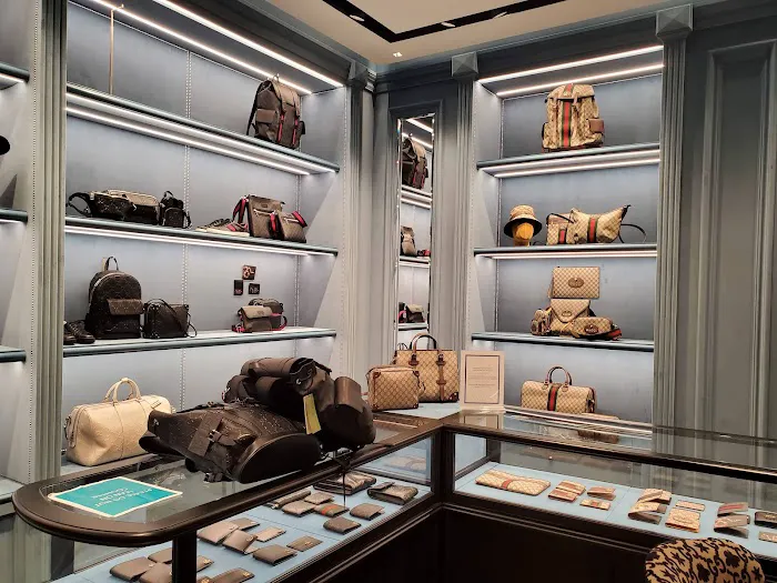 Bloomingdale's 8