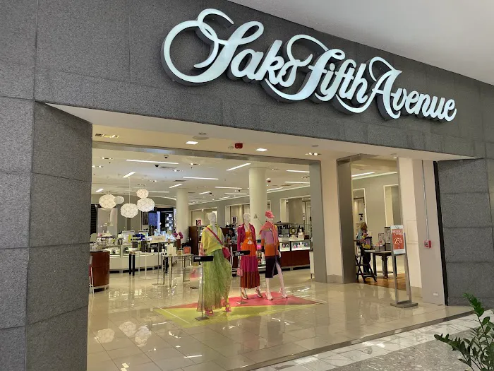 Saks Fifth Avenue 0