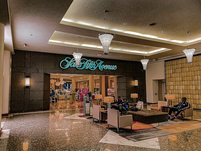 Saks Fifth Avenue 4
