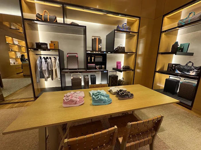 Louis Vuitton McLean Tysons Galleria 0