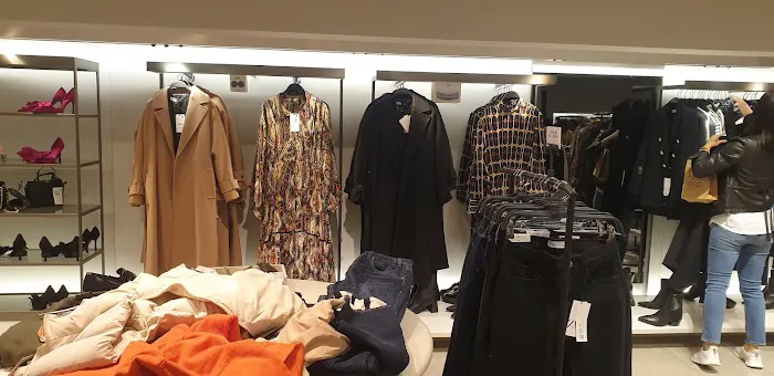 Urban Outfitters 9