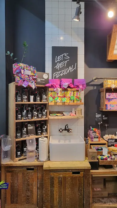 Lush Cosmetics Crabtree Valley 4