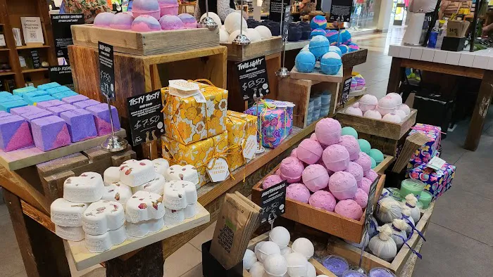 Lush Cosmetics Crabtree Valley 7