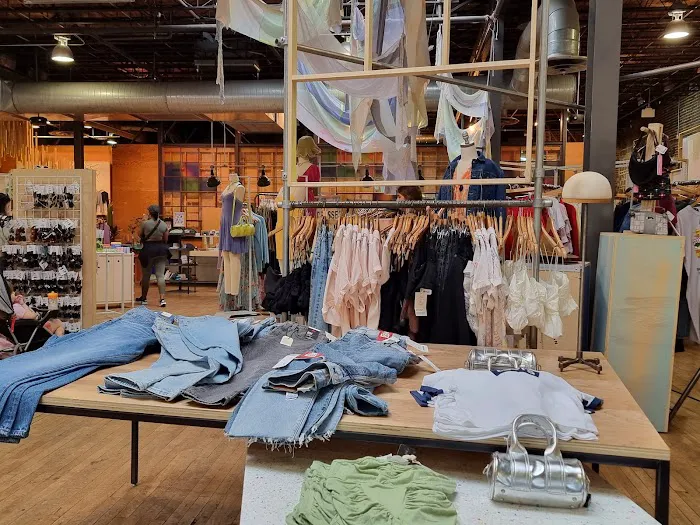 Urban Outfitters 8