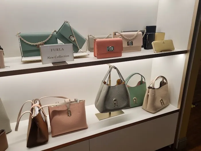 Diplomatic Duty-Free Shop 4