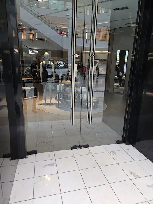 BOSS Store - Tysons Galleria 5