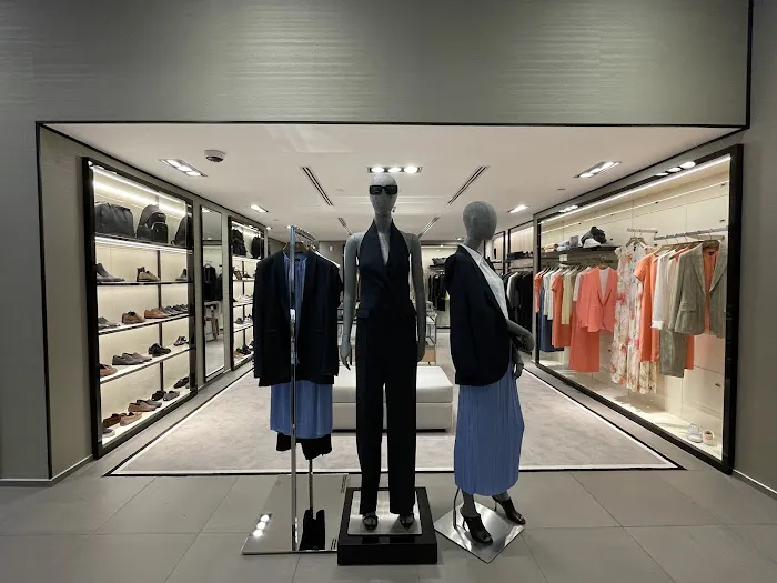 BOSS Store - Tysons Galleria 3