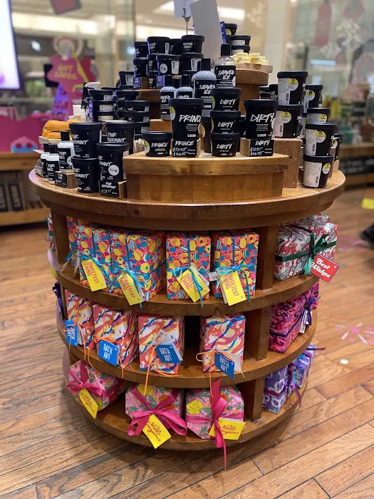 Lush Cosmetics Montgomery 3