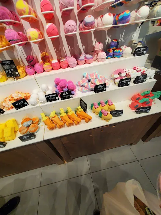 Lush Cosmetics Montgomery 8
