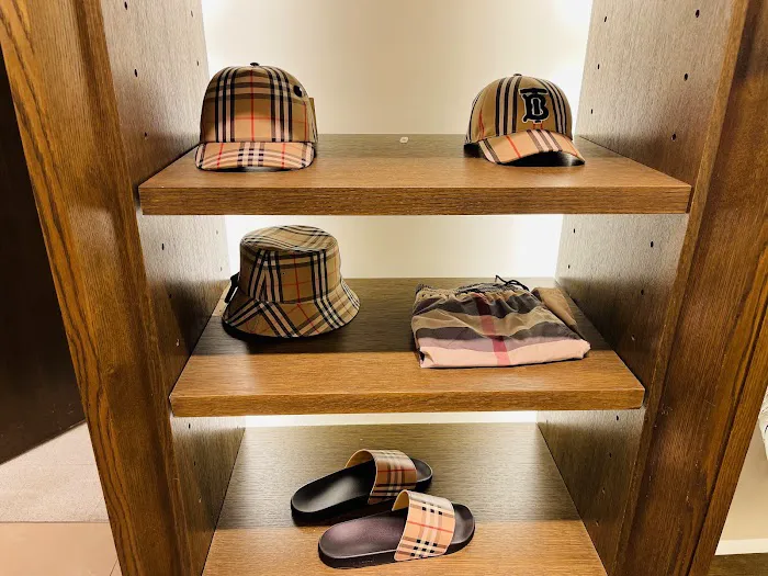 Burberry Outlet 6