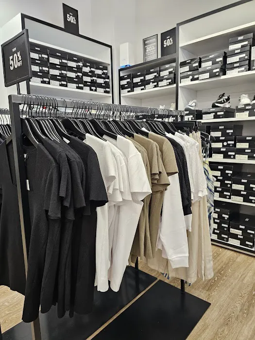 DKNY 9