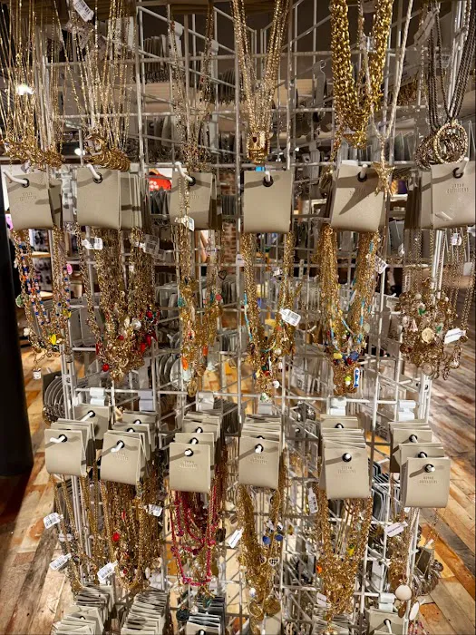 Urban Outfitters 0