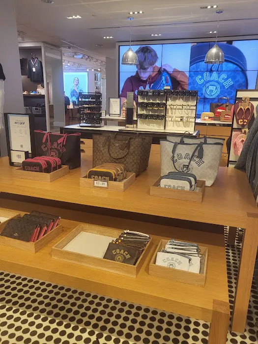 COACH Outlet 0