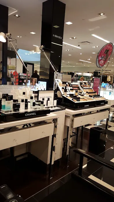 Bloomingdale's 0