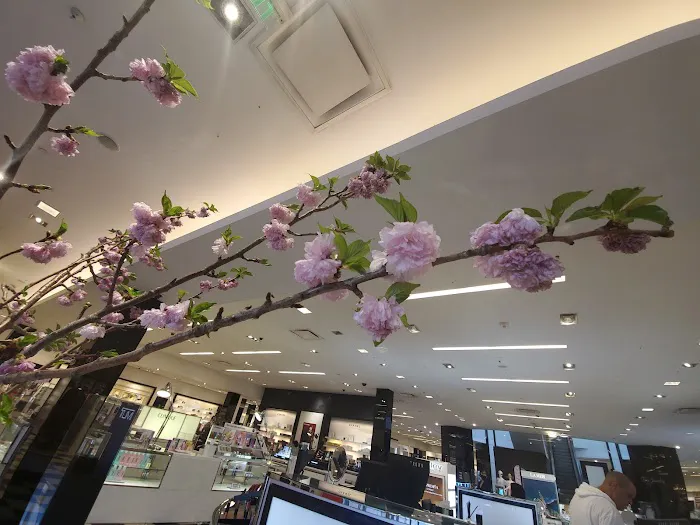 Bloomingdale's 4