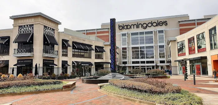 Bloomingdale's 7