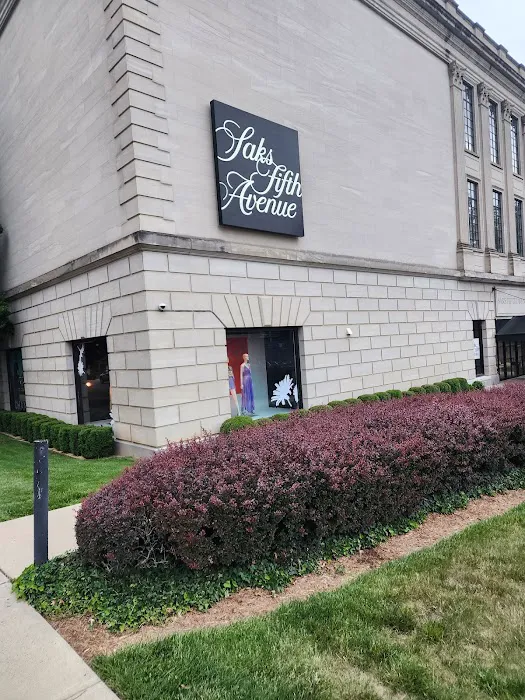 Saks Fifth Avenue 0