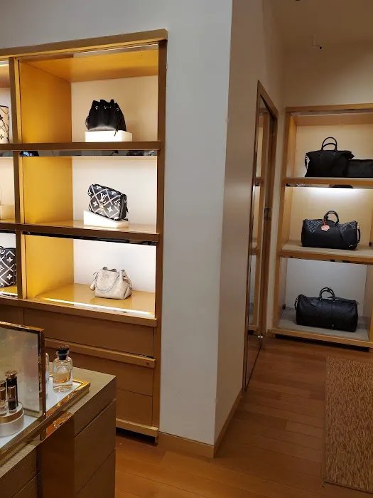 Saks Fifth Avenue 6