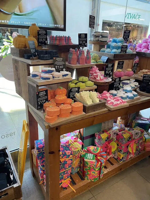 Lush Cosmetics Columbia Mall 7