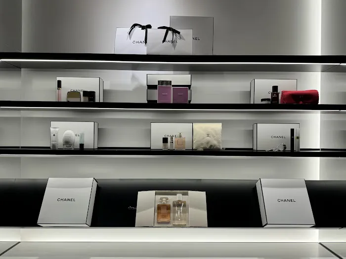 CHANEL FRAGRANCE AND BEAUTY BOUTIQUE 5