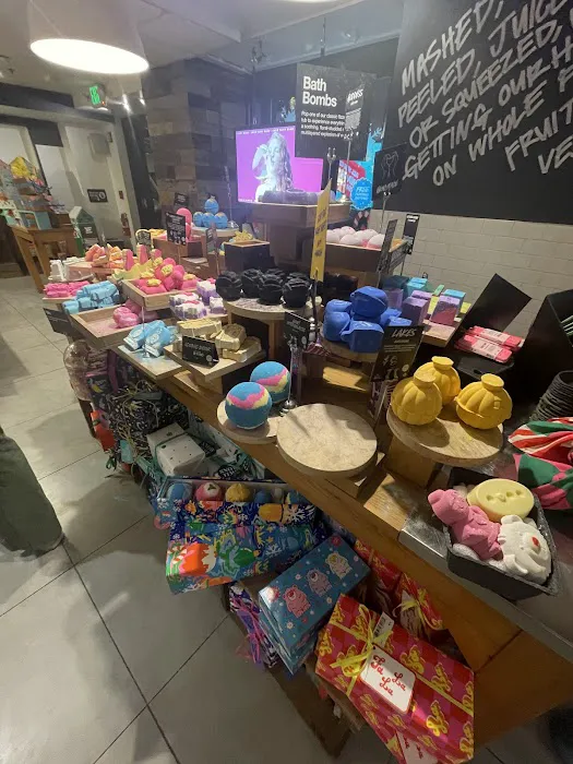 Lush Cosmetics Harbor East 4