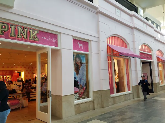 Victoria's Secret & PINK by Victoria's Secret 0