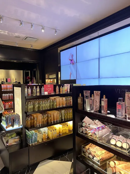 Victoria's Secret & PINK by Victoria's Secret 0