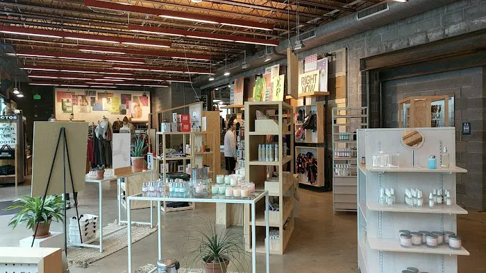 Urban Outfitters 0
