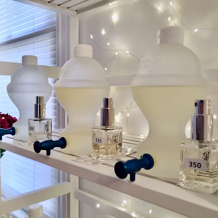 Perfume & Crystal Salon 1
