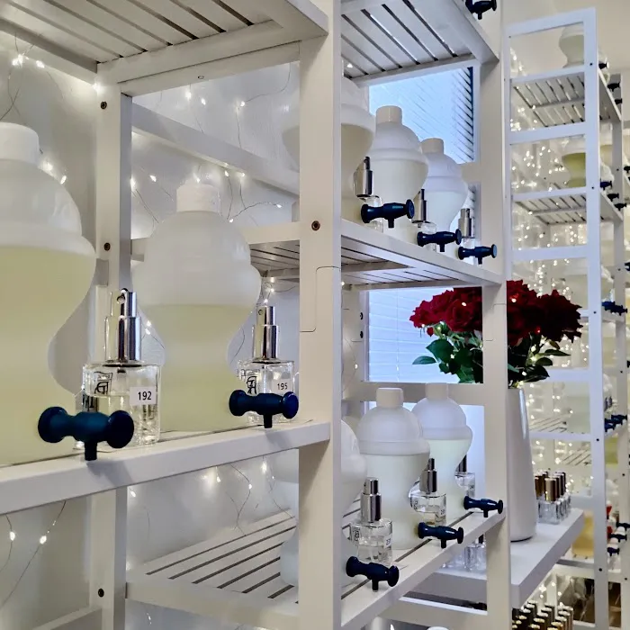 Perfume & Crystal Salon 5