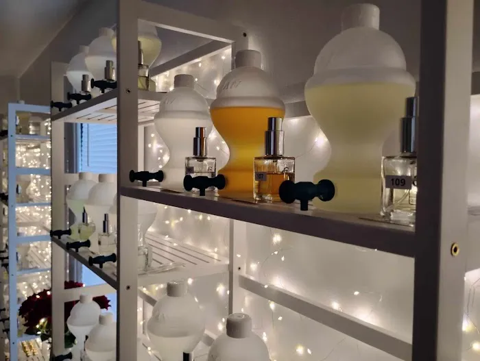 Perfume & Crystal Salon 7
