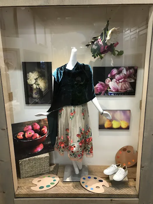 Sofia's Boutique 3
